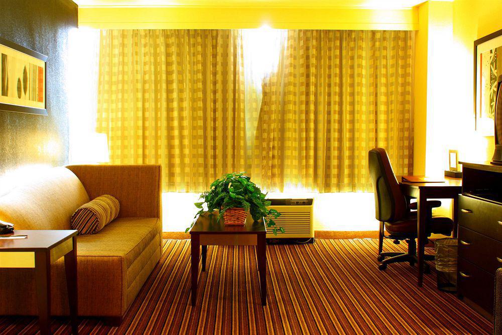 Wyndham Garden Norfolk Downtown Hotel Exterior photo