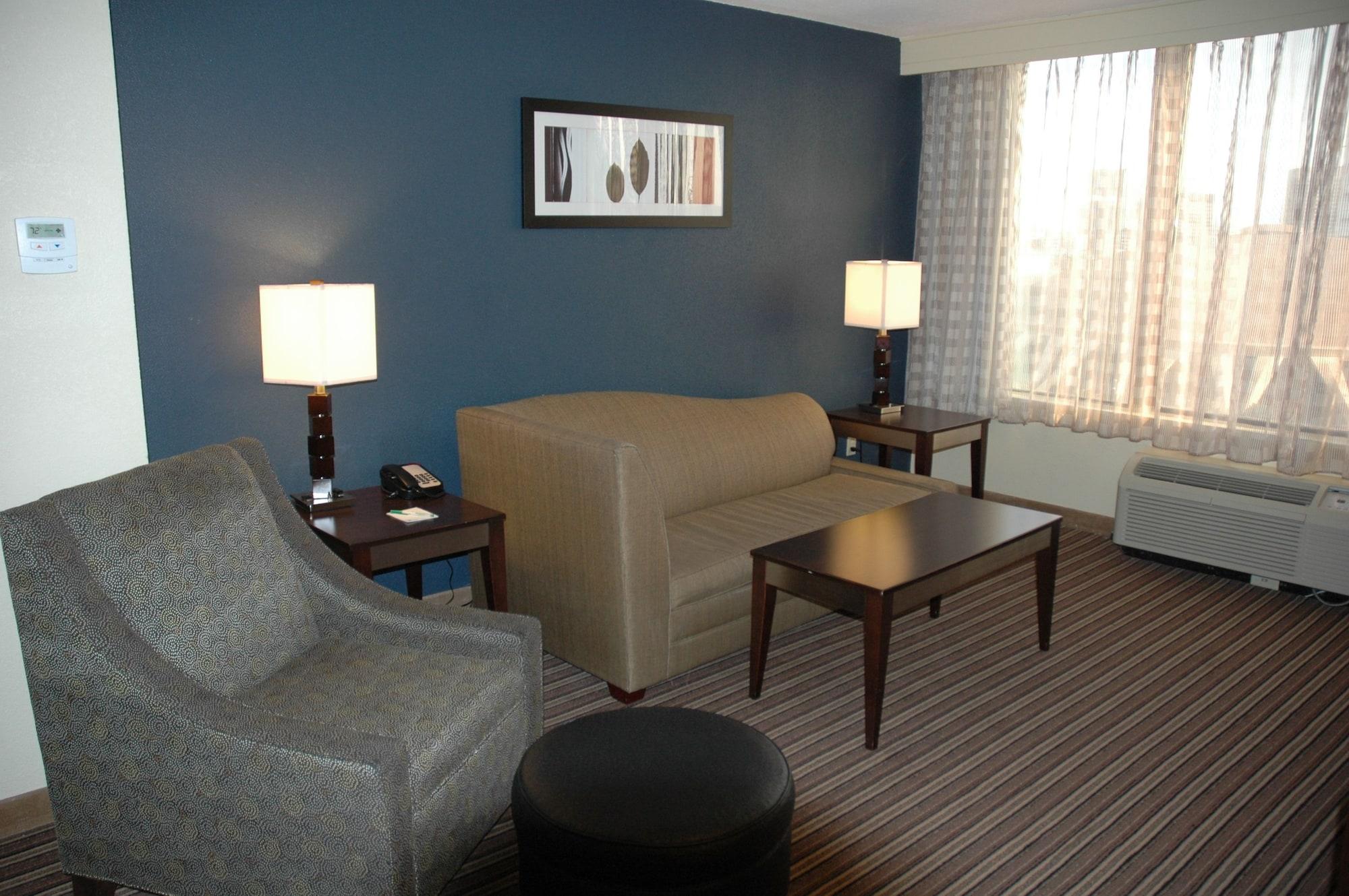 Wyndham Garden Norfolk Downtown Hotel Exterior photo