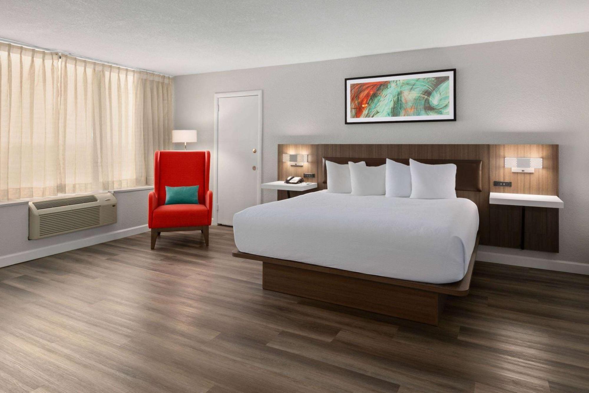 Wyndham Garden Norfolk Downtown Hotel Exterior photo