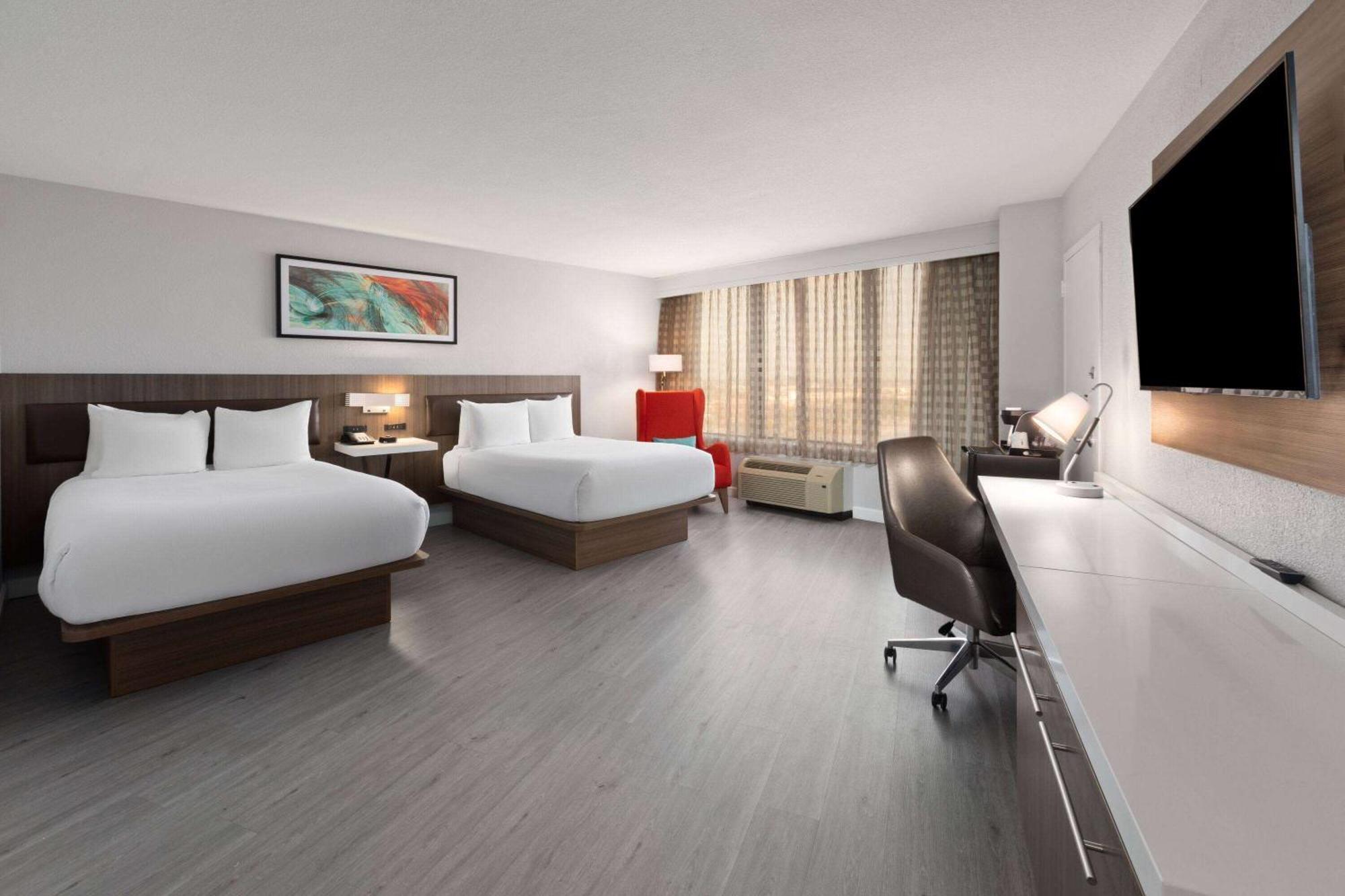 Wyndham Garden Norfolk Downtown Hotel Exterior photo