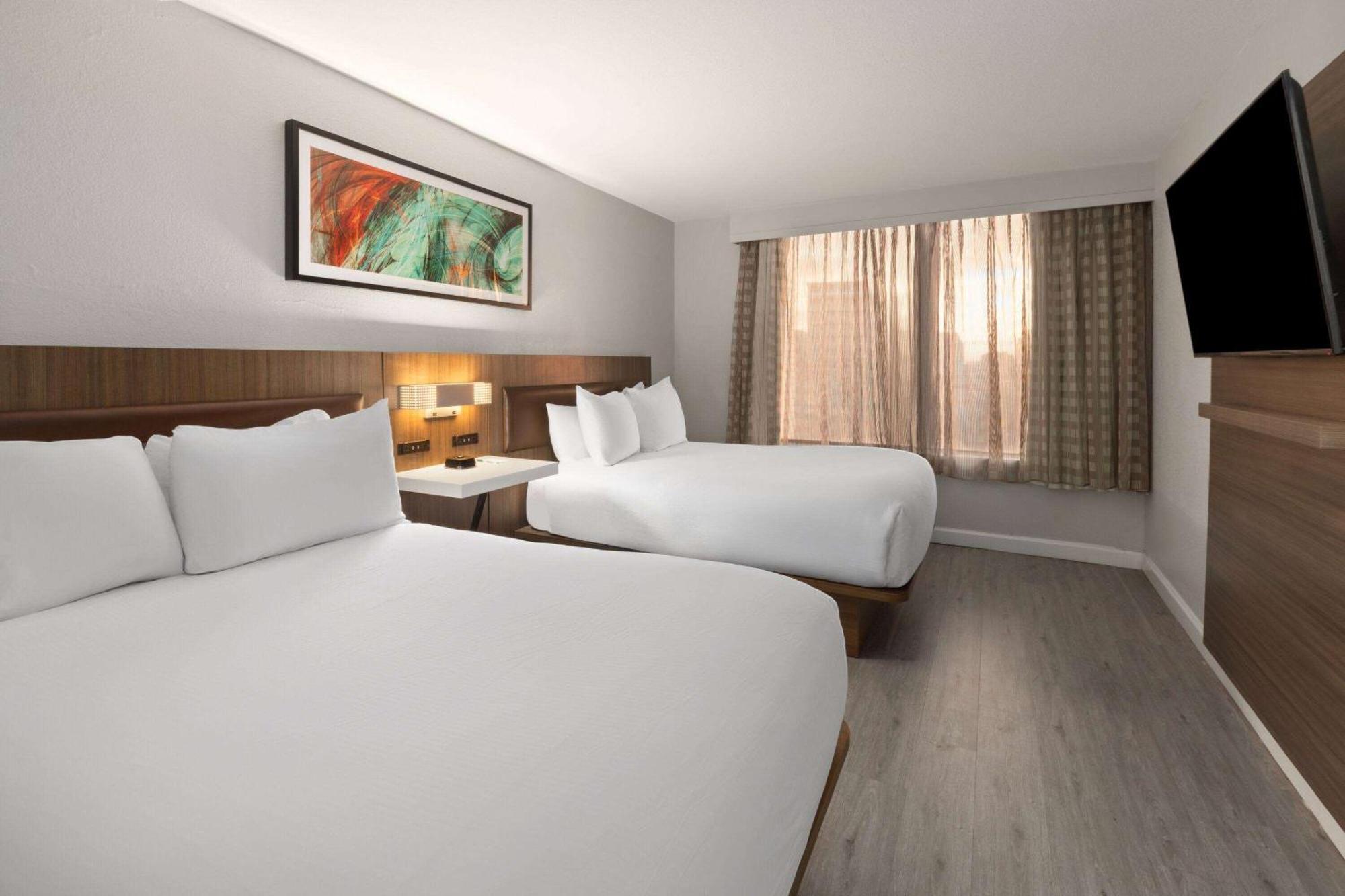Wyndham Garden Norfolk Downtown Hotel Exterior photo